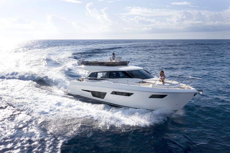 Ferretti Yachts 500 Exterior