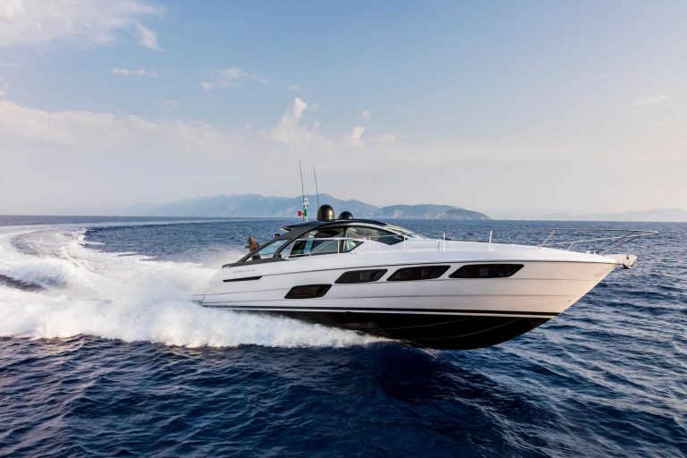 Pershing 5X Cruising